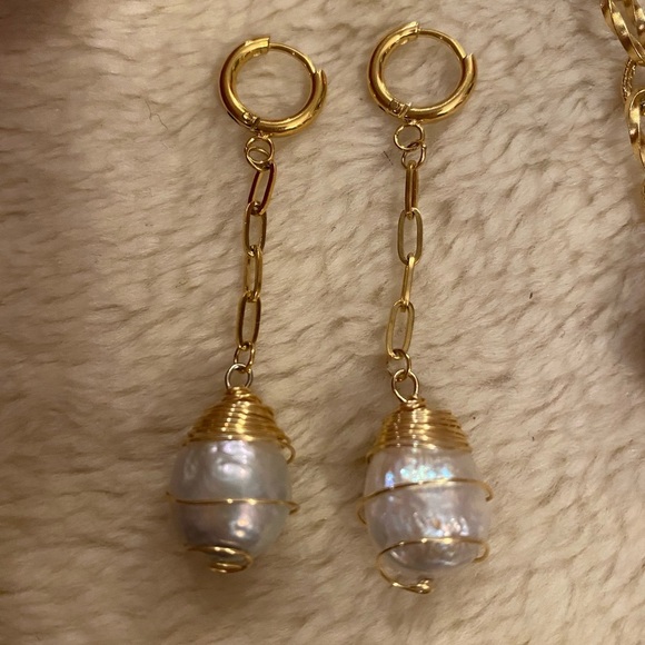 18KP baroque pearl earring hoop long dangling style - Picture 11 of 16